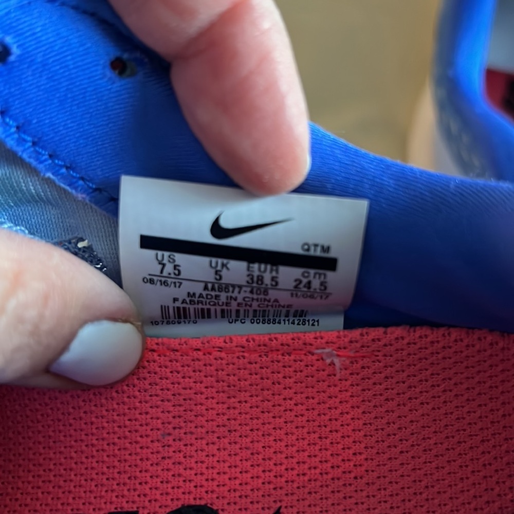 Nike - Picture 5 of 5